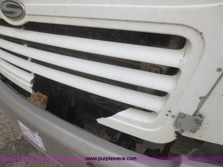 image for item D2218 2000 Sterling A9500 semi truck