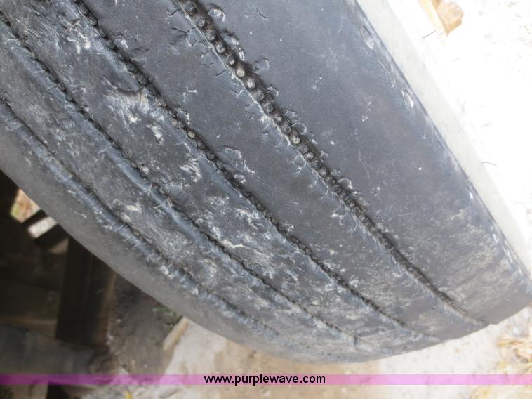 image for item D2218 2000 Sterling A9500 semi truck