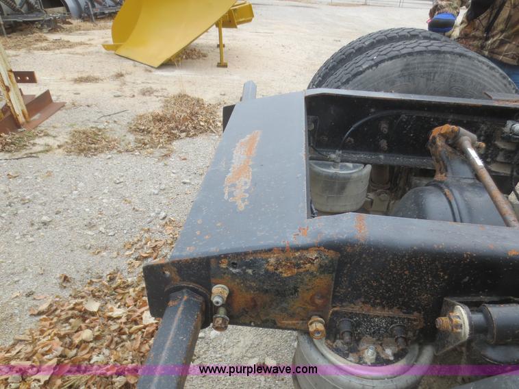 image for item D2218 2000 Sterling A9500 semi truck