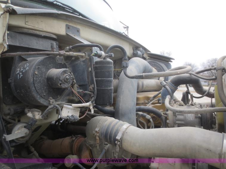 image for item D2218 2000 Sterling A9500 semi truck