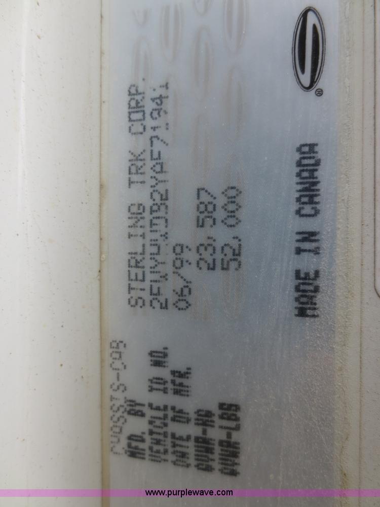 image for item D2218 2000 Sterling A9500 semi truck