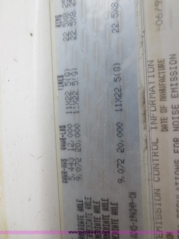 image for item D2218 2000 Sterling A9500 semi truck