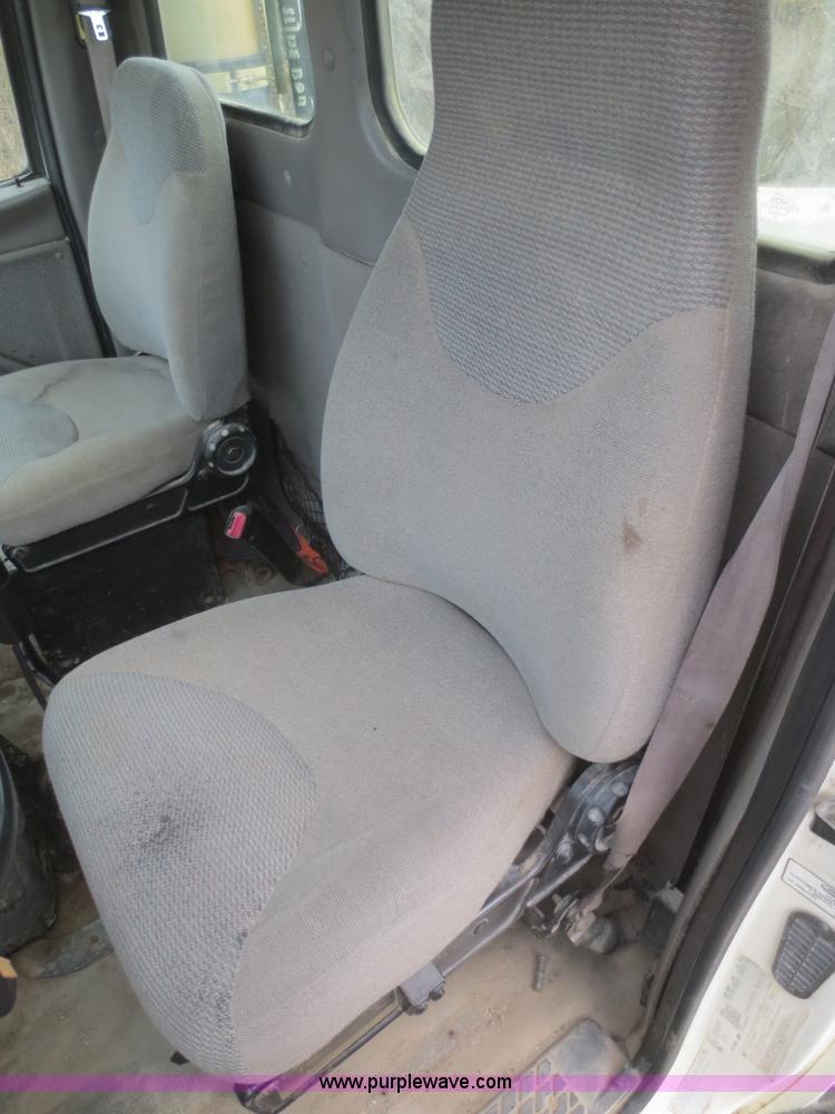 image for item D2218 2000 Sterling A9500 semi truck