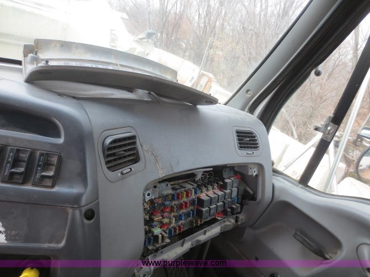 image for item D2218 2000 Sterling A9500 semi truck