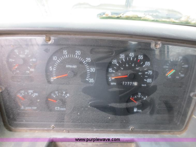 image for item D2218 2000 Sterling A9500 semi truck