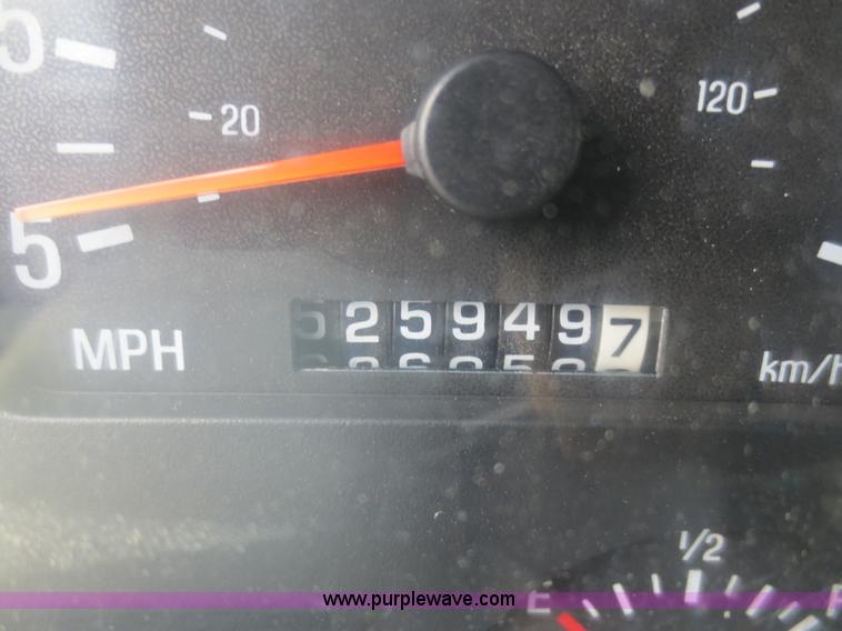 image for item D2218 2000 Sterling A9500 semi truck