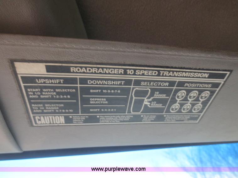 image for item D2218 2000 Sterling A9500 semi truck