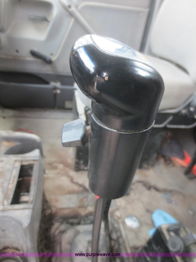 image for item D2218 2000 Sterling A9500 semi truck