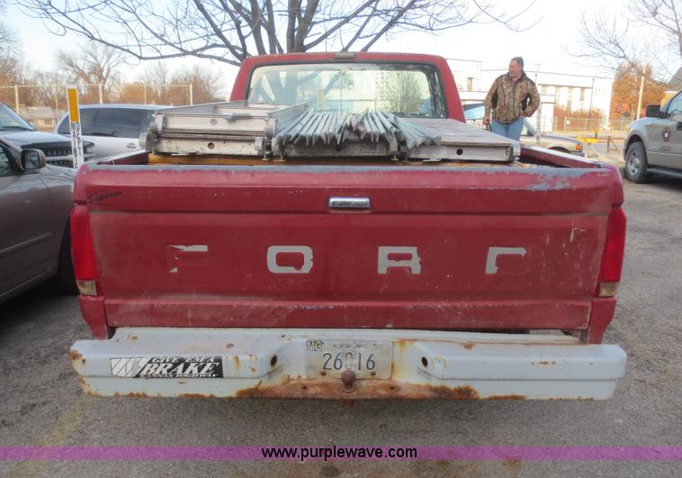 image for item D2222 1991 Ford F150 pickup truck