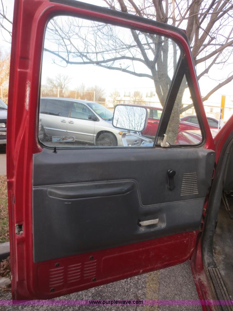 image for item D2222 1991 Ford F150 pickup truck