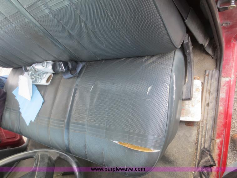 image for item D2222 1991 Ford F150 pickup truck