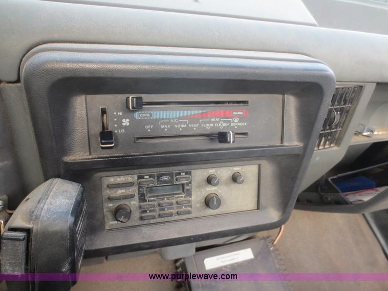 image for item D2222 1991 Ford F150 pickup truck