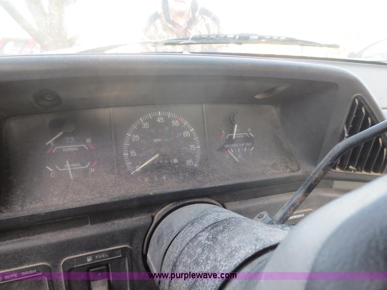 image for item D2222 1991 Ford F150 pickup truck