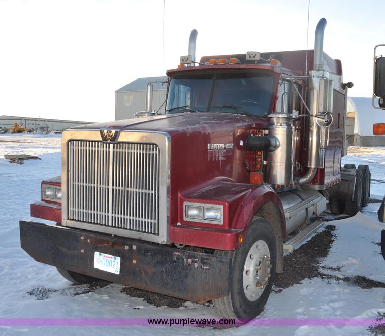 image for item F2113 1993 Western Star 4934F semi truck