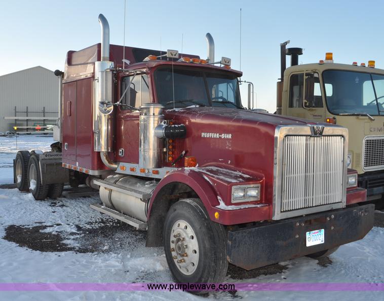 image for item F2113 1993 Western Star 4934F semi truck