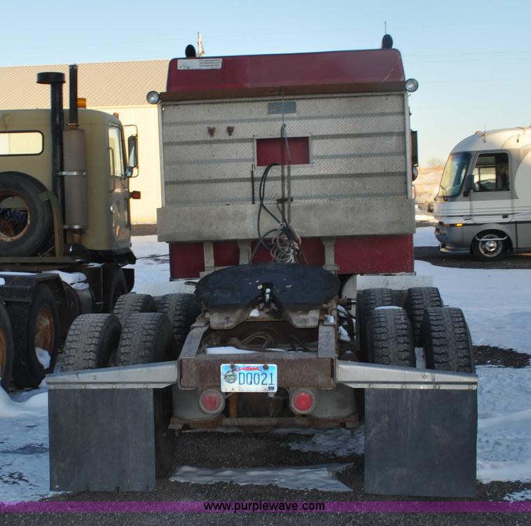 image for item F2113 1993 Western Star 4934F semi truck