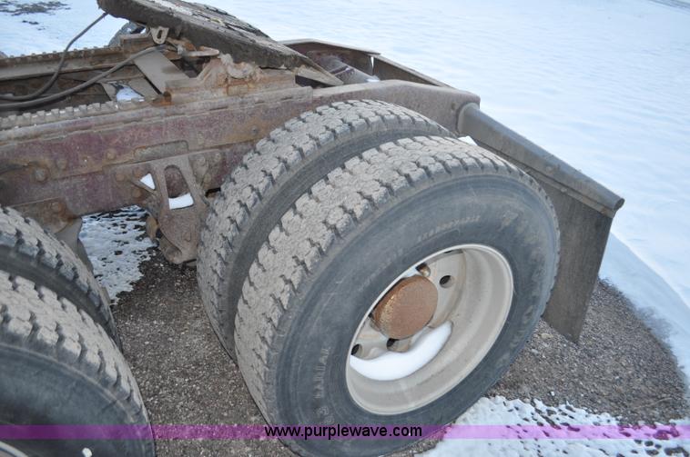 image for item F2113 1993 Western Star 4934F semi truck