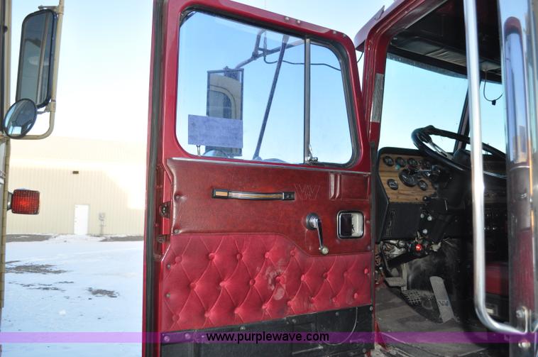image for item F2113 1993 Western Star 4934F semi truck