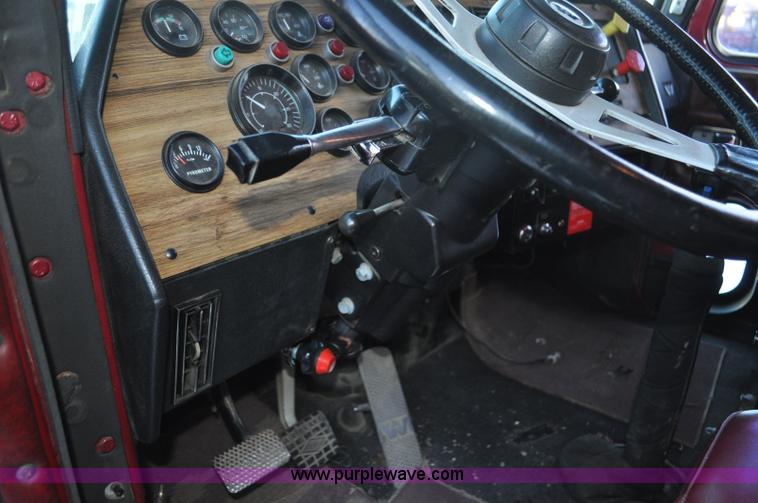 image for item F2113 1993 Western Star 4934F semi truck