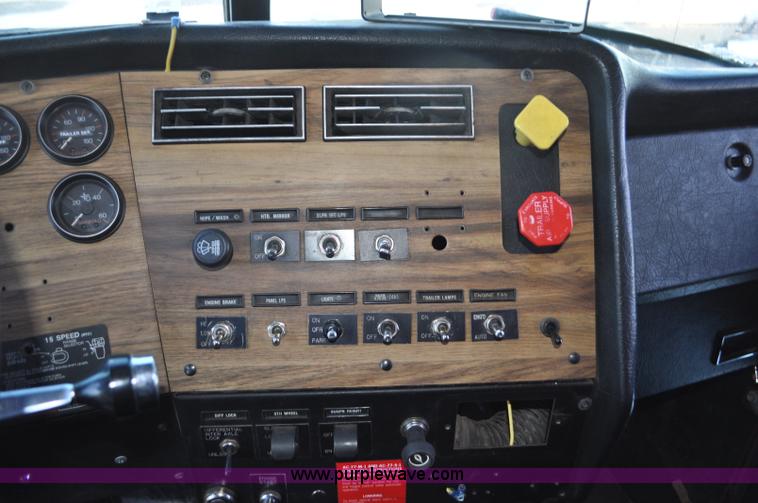 image for item F2113 1993 Western Star 4934F semi truck