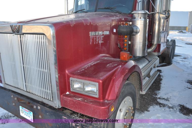 image for item F2113 1993 Western Star 4934F semi truck