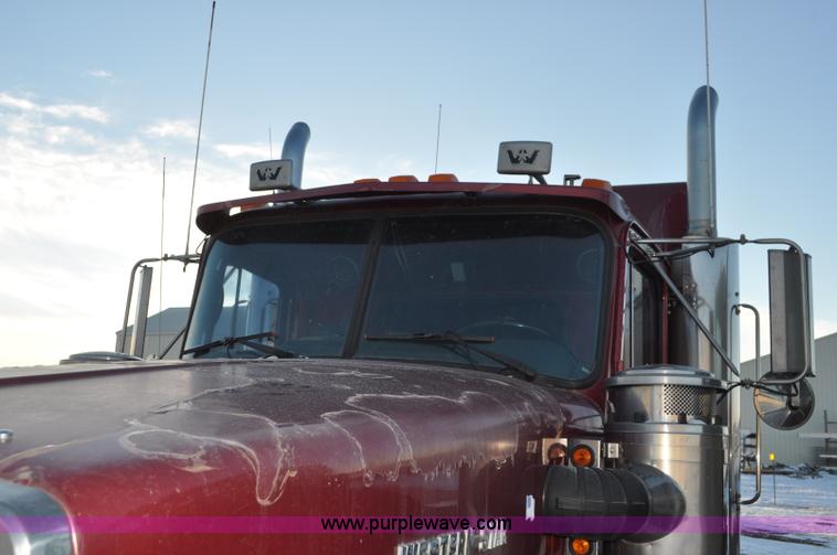 image for item F2113 1993 Western Star 4934F semi truck