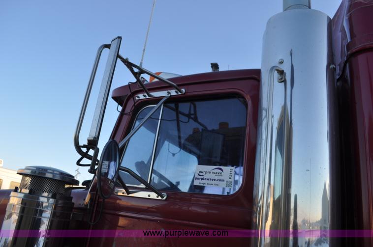 image for item F2113 1993 Western Star 4934F semi truck