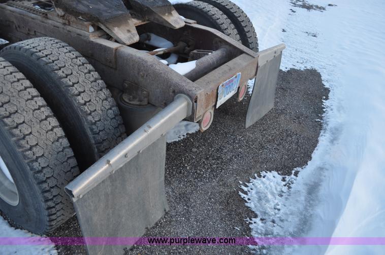 image for item F2113 1993 Western Star 4934F semi truck