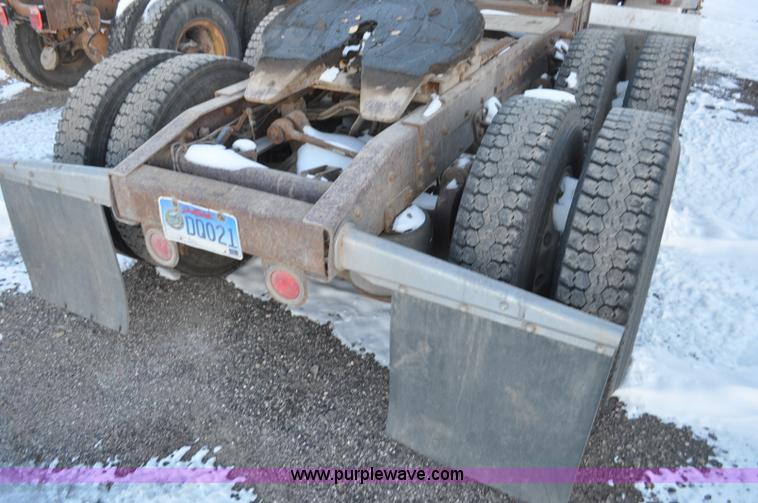 image for item F2113 1993 Western Star 4934F semi truck