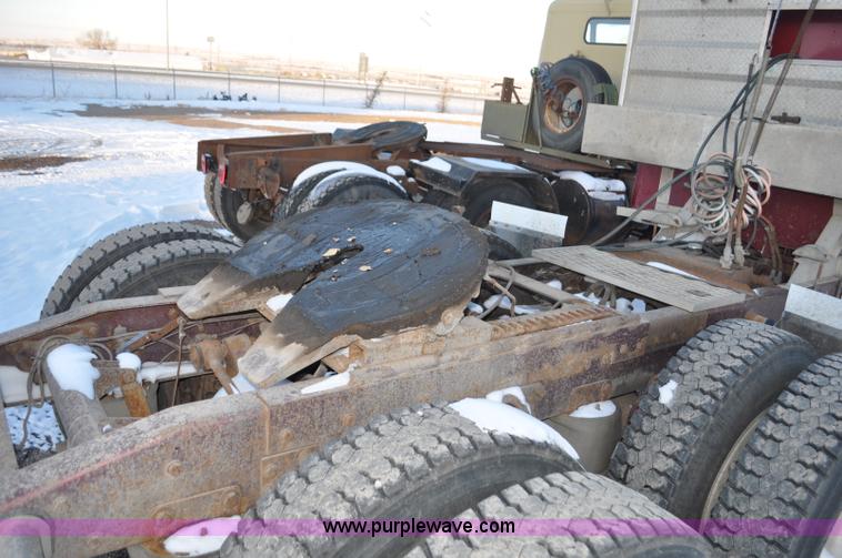 image for item F2113 1993 Western Star 4934F semi truck