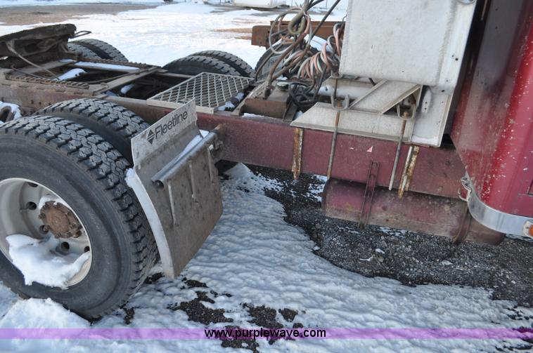 image for item F2113 1993 Western Star 4934F semi truck