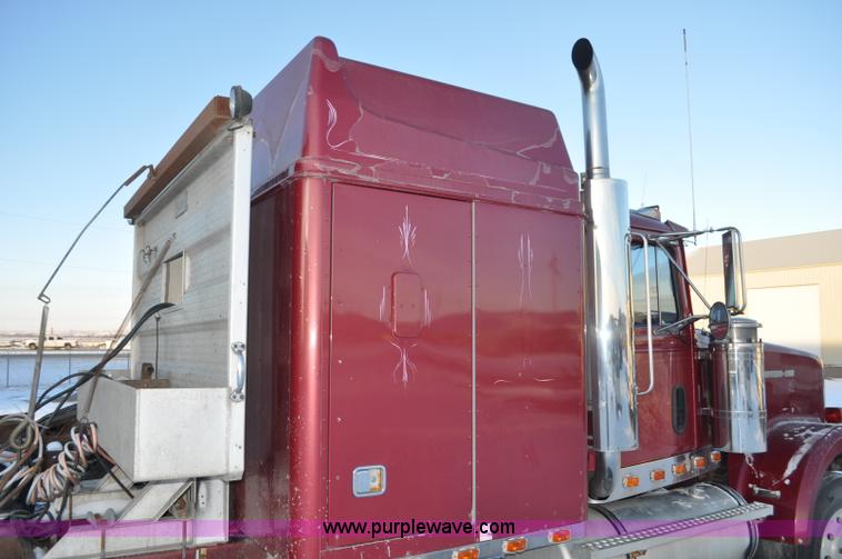 image for item F2113 1993 Western Star 4934F semi truck