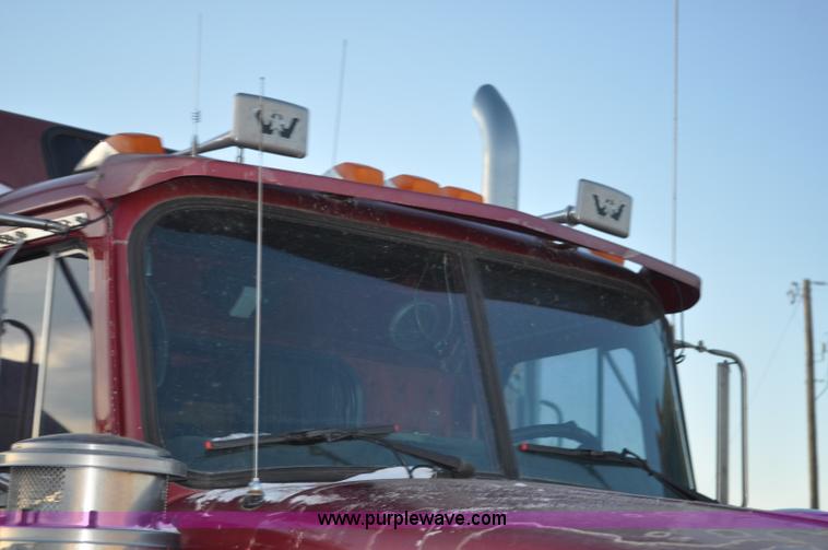 image for item F2113 1993 Western Star 4934F semi truck