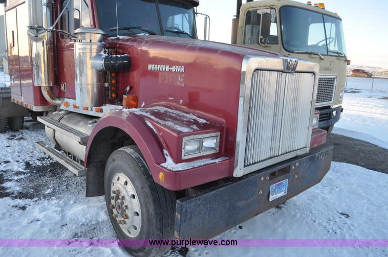 image for item F2113 1993 Western Star 4934F semi truck