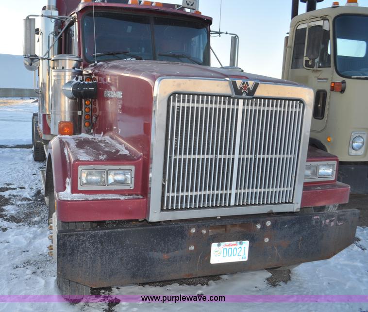 image for item F2113 1993 Western Star 4934F semi truck