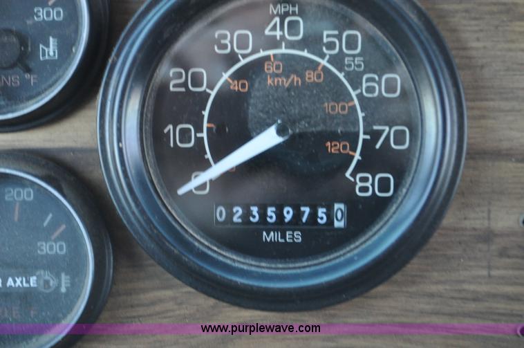 image for item F2113 1993 Western Star 4934F semi truck