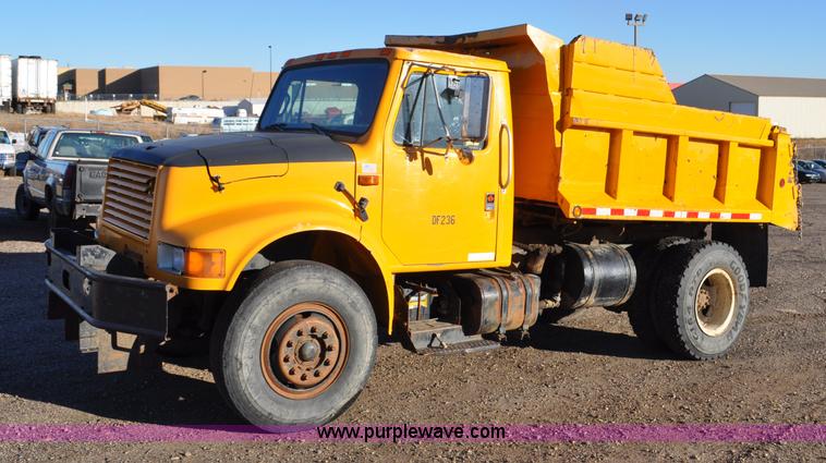 image for item F2162 1991 International 4900 dump truck