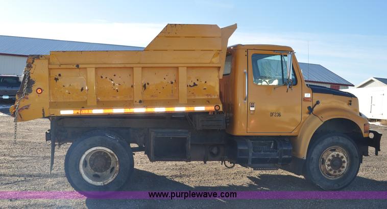 image for item F2162 1991 International 4900 dump truck