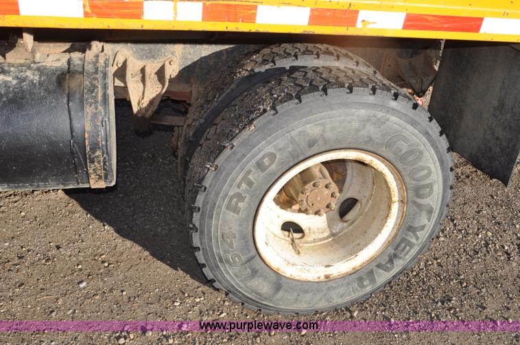 image for item F2162 1991 International 4900 dump truck