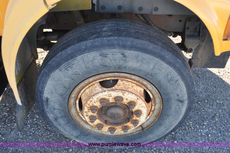 image for item F2162 1991 International 4900 dump truck