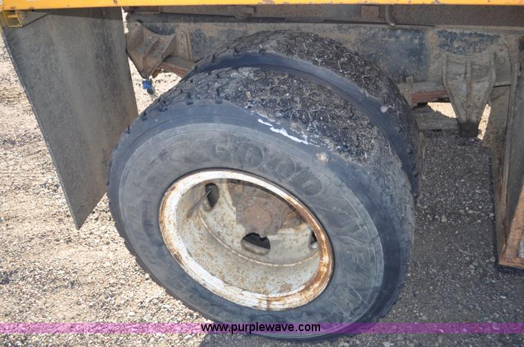 image for item F2162 1991 International 4900 dump truck