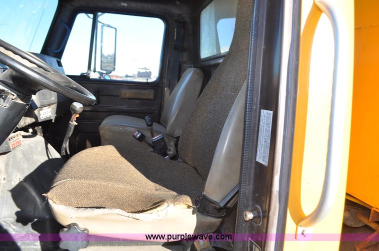 image for item F2162 1991 International 4900 dump truck