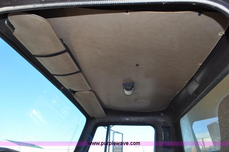 image for item F2162 1991 International 4900 dump truck