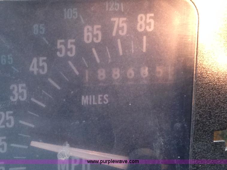 image for item F2162 1991 International 4900 dump truck