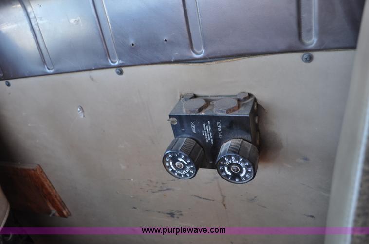 image for item F2162 1991 International 4900 dump truck