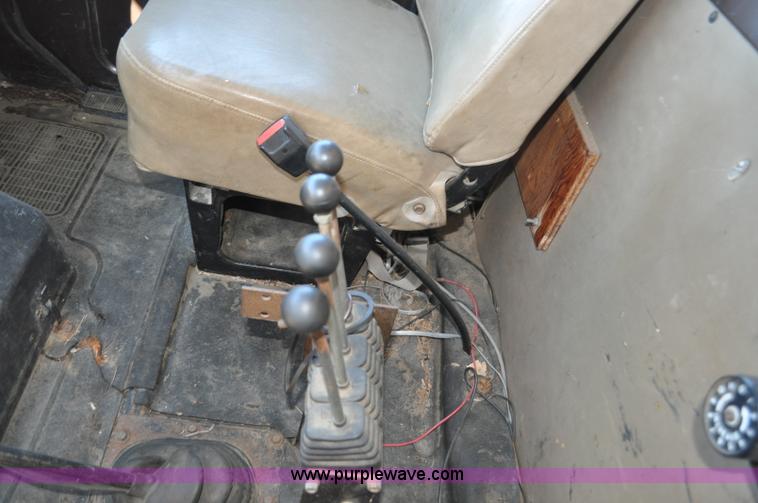 image for item F2162 1991 International 4900 dump truck