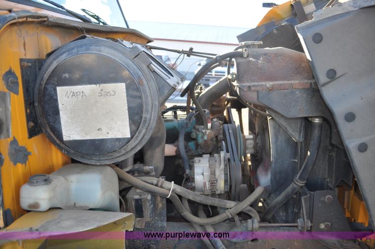 image for item F2162 1991 International 4900 dump truck