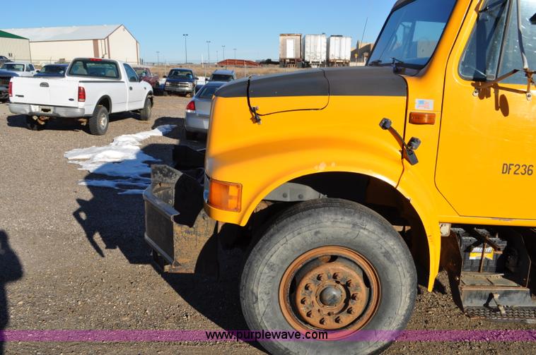 image for item F2162 1991 International 4900 dump truck
