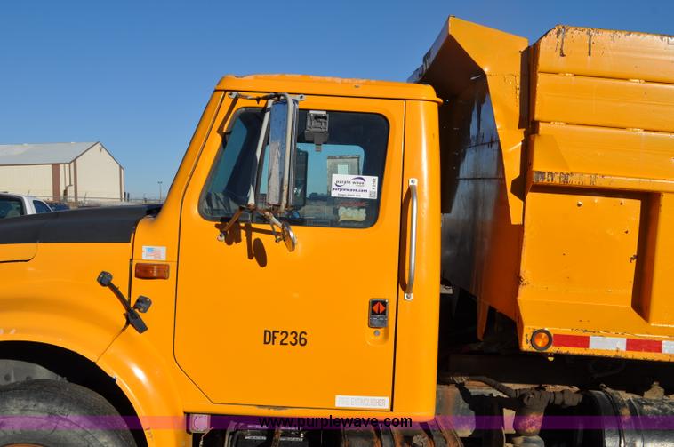 image for item F2162 1991 International 4900 dump truck