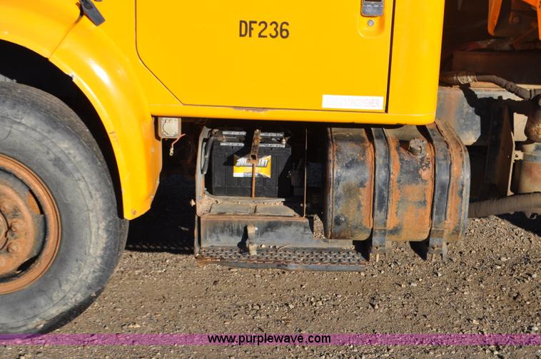 image for item F2162 1991 International 4900 dump truck